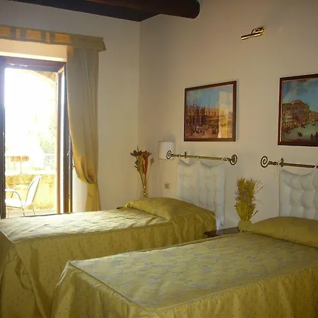 Chiara E Benedetta Degli Ulivi Bed & Breakfast 4*